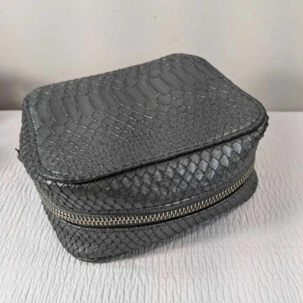 Trish McEvoy‎ Makeup Planner binder silver alligator crocodile travel case